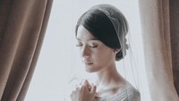 Anissa tampak cantik dengan riasan natural dan tak berlebihan. Foto: Instagram Anissa Aziza