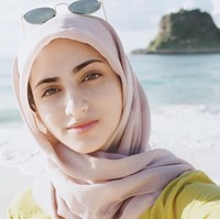 Munira Agile juga jadi salah satu selebgram hijab dengan penampilan yang modis. Ibu anak satu itu sering tampil sederhana tapi tetap chic. Foto: Instagram/miragile