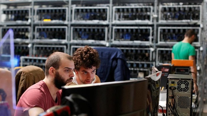 Employees work on bitcoin mining computers at Bitminer Factory in Florence, Italy, April 6, 2018. Picture taken April 6, 2018. REUTERS/Alessandro Bianchi