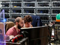 Menengok Mesin Penambang Bitcoin cs Keliling