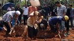 Jenazah Abdul Hakim Garuda Nusantara Dimakamkan
