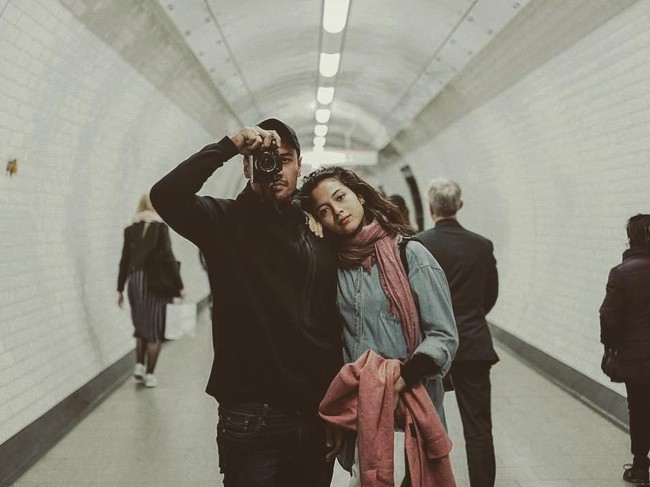 Ada pula netizen yang meminta Chicco lebih memerhatikan rambut istrinya. Buat chicco rambut istrinya tolong diurus kalik malu kalik ertong kok gitu, tulisnya. Foto: Instagram/@chicco.jerikho