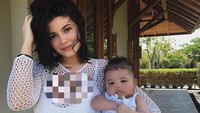 Travis khawatir Kylie akan kembali ke kehidupan sebelumnya di mana ia bebas berpesta dengan rekan-rekannya dan melupakan bayinya, Stormi. Dok. Instagram/ Istimewa