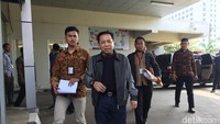 Saya sekarang mau pamit, kata Novanto.