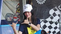 Perempuan 24 tahun ini menyukai dunia balap pada saat masih di bangku sekolah SD. Foto: Dok. Instagram/sabrinasameh