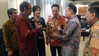 Bank Dinar Indonesia menargetkan proses akuisisi APRO Financial dan merger dengan Bank Oke Indonesia rampung pada 2018.