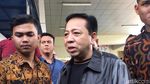 Gaya dan Senyum Novanto Masuk Bui