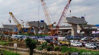 Secara spesifik pengerjaan yang dilakukan yaitu meliputi pemasangan tiang pancang atau pemancangan, footing, kolom, memasang kepala tiang atau pierhead, erection girder dan cor slab.