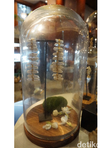 Anting 'Jembatan Cinta'.