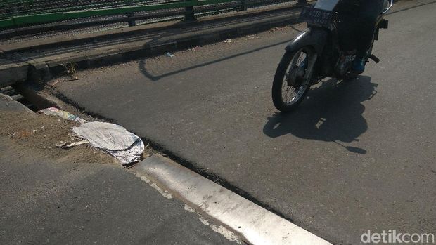 Permukaan flyover yag turun