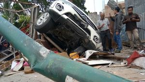 Foto: Pajero Tabrak Rumah di Medan Tewaskan 2 Mahasiswa
