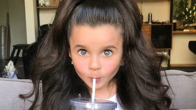Punya Rambut Lebat Berkilau, Gadis Cilik Ini Jadi Mirip Boneka