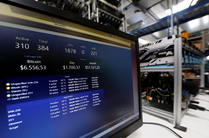 Ilustrasi penambangan Bitcoin. Foto: Reuters Ilustrasi penambangan Bitcoin. Foto: Reuters