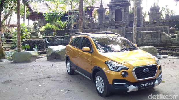 PT Nissan Motor Indonesia mengajak 20 awak media nasional dan lokal menjajal mobil Datsun Cross menjelajahi bentang alam Yogyakarta.