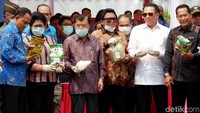Pemusnahan ini juga akan disaksikan kepala BNN Komjen Heru Winarko, Kepala Bareskrim Polri Komjen Ari Dono Sukmanto, Ketua DPR Bambang Soesatyo dan Ketua Umum Dewan Pimpinan Pusat Partai Hati Nurani Rakyat (Hanura) Oesman Sapta Odang (OSO).