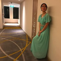 Tampilan Gracia Indri semakin cantik dengan gaun hijau berdetai kristal yang feminin. Mana gaun favorit Anda?  Foto: Instagram Gracia Indri 