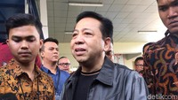 Biarlah saya sendiri yang dizalimi. Dan mudah-mudahan bahwa mereka yang menzalimi dimaafkan dan tentu yang dizalimi dibalas oleh Allah SWT baik di dunia dan di akhirat. Sekali lagi saya mohon maaf sebesar-besarnya, imbuh Novanto (Foto: Nur Indah Fatmawati/detikcom)