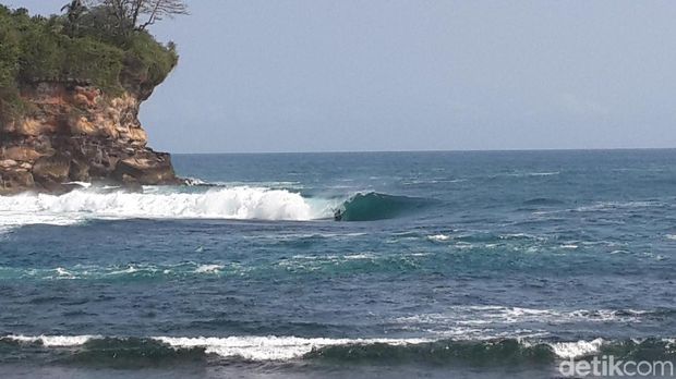 Pantai Watukarung Pacitan/