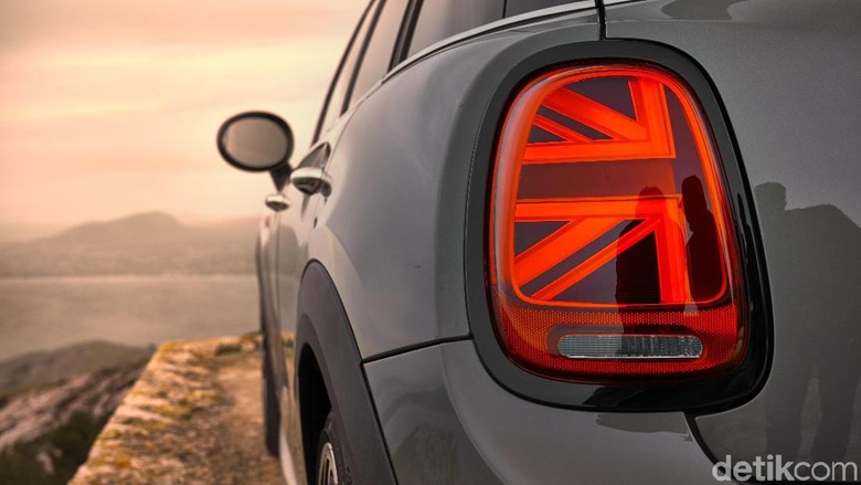 Lampu MINI model baru memakai desain ala Union Jack, bendera Inggris (Foto: MINI) Lampu MINI model baru memakai desain ala Union Jack, bendera Inggris (Foto: MINI)
