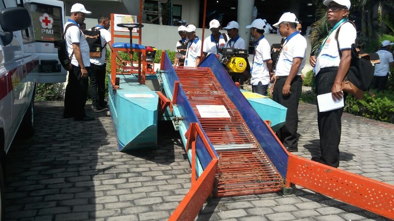 Kapal Ini Bisa Bersihkan Sampah dari 2 Hari Jadi Cuma 2 Jam Kapal Ini Bisa Bersihkan Sampah dari 2 Hari Jadi Cuma 2 Jam
