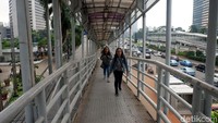 Pemerintah Provinsi (Pemprov) DKI Jakarta akan melakukan revitalisasi terhadap 12 jembatan penyeberangan orang (JPO) yang berada di sepanjang Jalan Jenderal Sudirman hingga Jalan MH Thamrin.