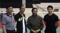 Pangeran Mateen juga ikut tanding bulu tangkis di GOR Ahmad Yani, Mabes TNI Cilangkap, Jakarta Timur. 