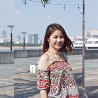 Remaja berparas manis ini pun menyadari banyak hal saat ia memutuskan pergi bersama dengan ibunya. Aku bisa makan di luar, tapi aku bahkan tak bisa mentraktir ibuku. Aku sering pergi bersama teman-teman, tapi aku tak memberi ibuku waktuku, tulisnya. Foto: Facebook