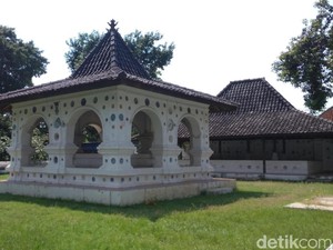 Ini Kompleks Ksiti Hinggil, Tempat Raja Pertama Cirebon Dinobatkan