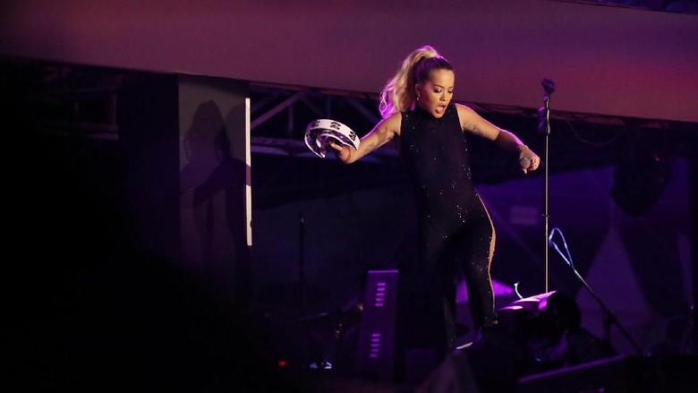 Ajak Bergoyang, Rita Ora Hentak Panggung SHVR Ground Festival 2018 Ajak Bergoyang, Rita Ora Hentak Panggung SHVR Ground Festival 2018