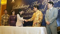 Kerjasama tersebut diawali dengan mengadakan kegiatan Market Outlook bagi Nasabah Mega First yang dilaksanakan di Hotel Mulia - Jakarta. Pool/Bank Mega.