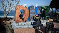 Zona Demarkasi Korea sepanjang 160 mil. Kini bukan hanya tempat pertemuan politik strategis, tapi Zona Demarkasi Korea juga magnet bagi para turis (CNN Travel)