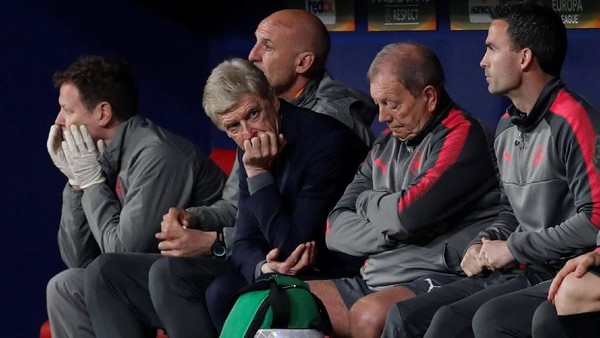 Malam Terakhir Wenger di Eropa Bersama Arsenal: Murung, Tertunduk, Gigit Jari