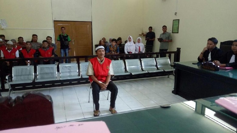 Detik-detik Kanibalisme Makan Organ Vital Korban dengan Nasi Detik-detik Kanibalisme Makan Organ Vital Korban dengan Nasi