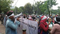 MA menyatakan PT Kallista Alam membakar hutan di Aceh. Namun hal itu dianulir PN Meulaboh. Masyarakat pun mendemo putusan PN Meulaboh yang menyatakan putusan Mahkamah Agung (MA) yang menghukum PT Kallista Alam sebesar Rp 366 miliar, tidak bisa dieksekusi/noneksekutabel. 