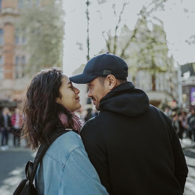 Netizen sempat mengomentari rambut Putri Marino yang tampak tak pernah ditata. Gemes liat rambutnya Putri, pingin eyke sisirin, komentar netizen di akun Instagram Chicco Jerikho. Foto: Instagram/@chicco.jerikho