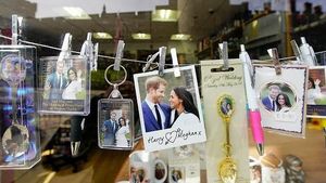 Souvenir Bertemakan Royal Wedding Kerajaan Inggris Mulai Dipasarkan