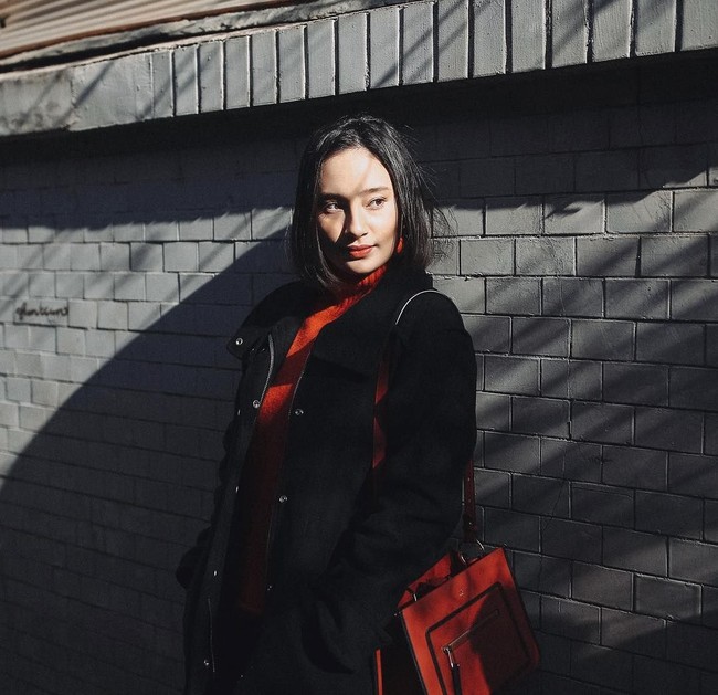 Ia resmi menjadi Warga Negara Indonesia (WNI) setelah menginjak usia 17 tahun. Meski memiliki keturunan darah Jerman dari sang ayah. Foto: Instagram/tatjanasaphira