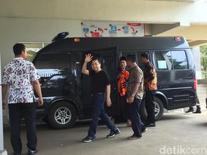Novanto Tebar Senyum Jelang Dieksekusi ke Lapas Sukamiskin