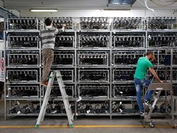 Menengok Mesin Penambang Bitcoin cs Keliling