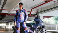 Sabrina mengaku kalau penghasilannya bisa mencapai setengah milyar pada saat menjadi pebalap. Foto: Dok. Instagram/sabrinasameh