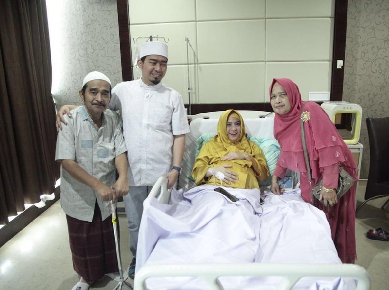 Debat dengan April Jasmine, Ustad Solmed Ungkap Nama Anak Kembarnya Debat dengan April Jasmine, Ustad Solmed Ungkap Nama Anak Kembarnya
