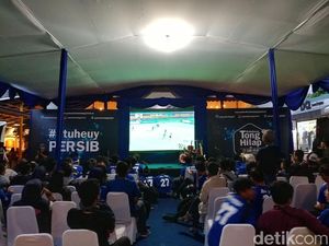 Kemeriahan Nobar Persib vs Madura United ala KPU Bandung
