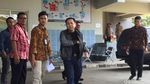 Lambaian Tangan Novanto Saat Pamit Dieksekusi ke Sukamiskin