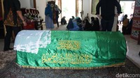 Anak kedua Abdul Hakim, Stevie Benyamin Pramudita, mengatakan almarhum meninggal pagi tadi sekitar pukul 05.00 WIB. Penyebabnya karena sakit.