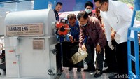 Wakil Presiden Jusuf Kalla bersama memimpin upacara pemusnahan sabu seberat 2,6 ton di Monas, Jakarta Pusat.