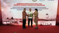 Penandatanganan perjanjian kerjasama Bisnis Asuransi yang disaksikan langsung oleh Menteri Pertahanan Ryamizard Ryacudu di Gedung Kementerian Pertahanan, Kamis (3/5).
