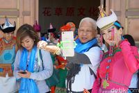 Penonton mengajak para pementas selfie (Wahyu/detikTravel)