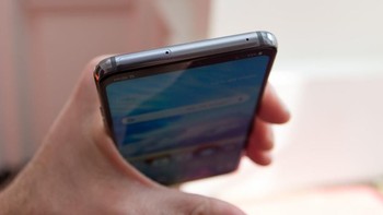 Ponsel ini memberikan pilihan RAM 4 GB dengan ROM 64 GB serta RAM 6 GB dengan ROM 128 GB. (Foto: pocket-lint)