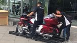 Unboxing Motor Seharga Rp 1 Miliar Lebih