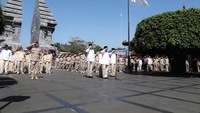 Prabowo berkunjung ke Blitar pada Jumat (4/5) kemarin. Dia singgah ke makam Presiden pertama RI Sukarno. Dia sempat melakukan upacara di lokasi makam. (Foto: Facebook Prabowo Subianto)